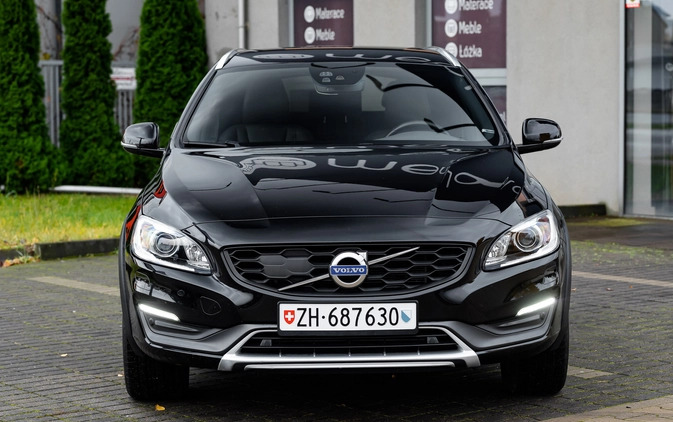 Volvo V60 Cross Country cena 87500 przebieg: 155000, rok produkcji 2015 z Suchedniów małe 781